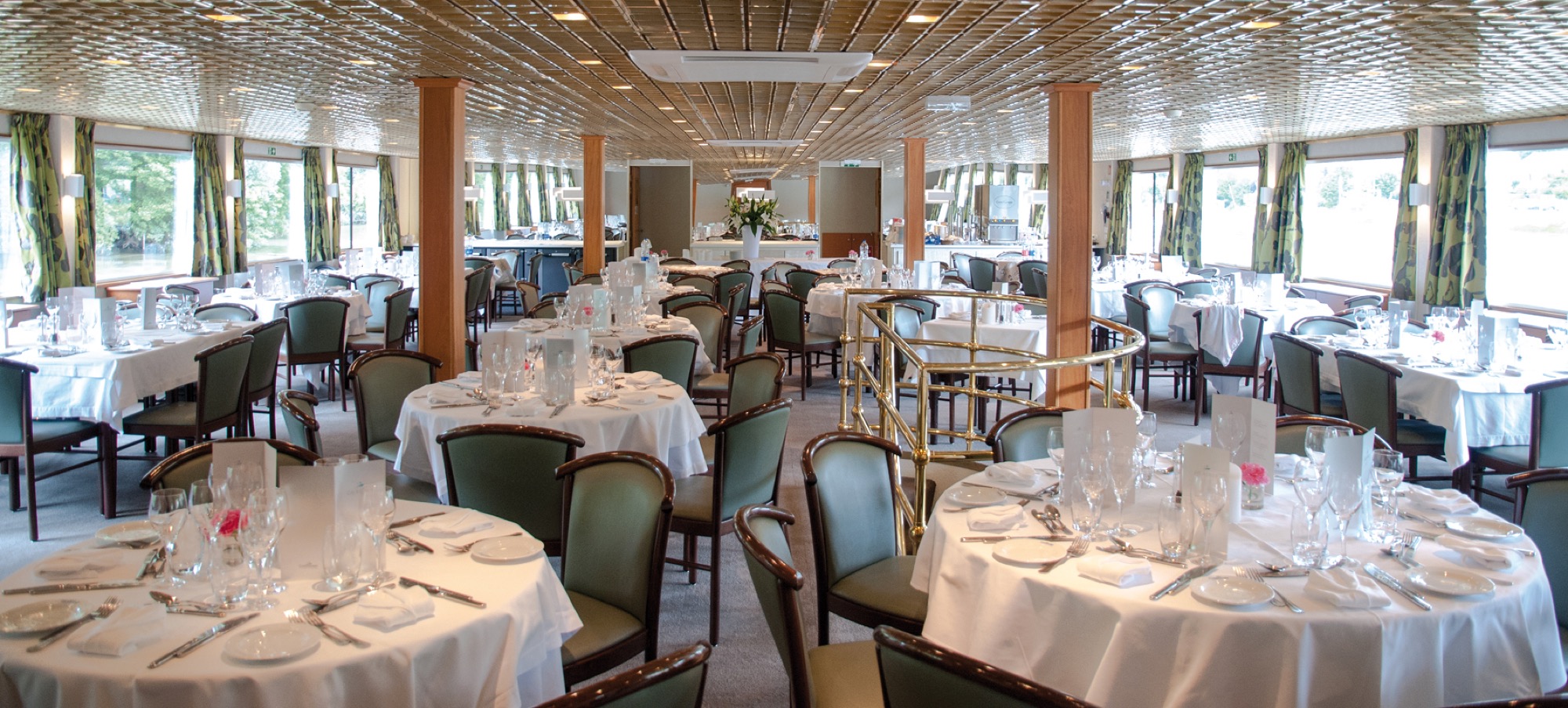 CroisiEurope MS France Restaurant 1.jpg